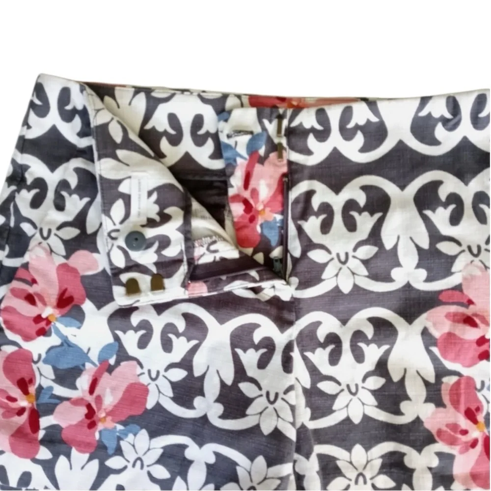 LOFT Floral Patterned Shorts in Blue/White/Pink Size 12 -- SO PRETTY
